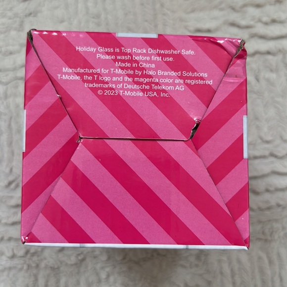 Limited edition T-Mobile Tuesdays Christmas Holiday Pint Glass - New in box - Picture 8 of 16